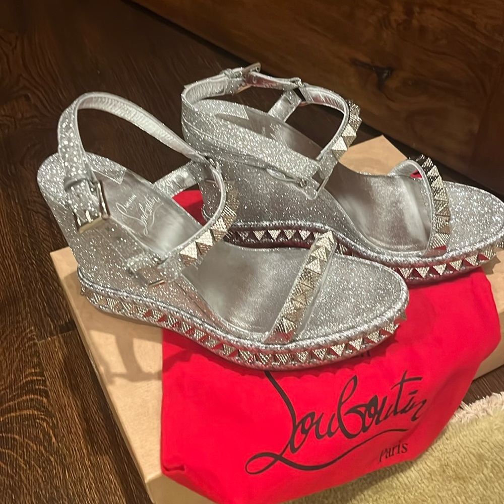 Louboutin Wedges size 39 NBW